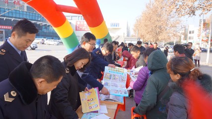 宪法宣传走进商贸城 2017年城阳区“12.4”国家宪法日法治活动亲民接地气